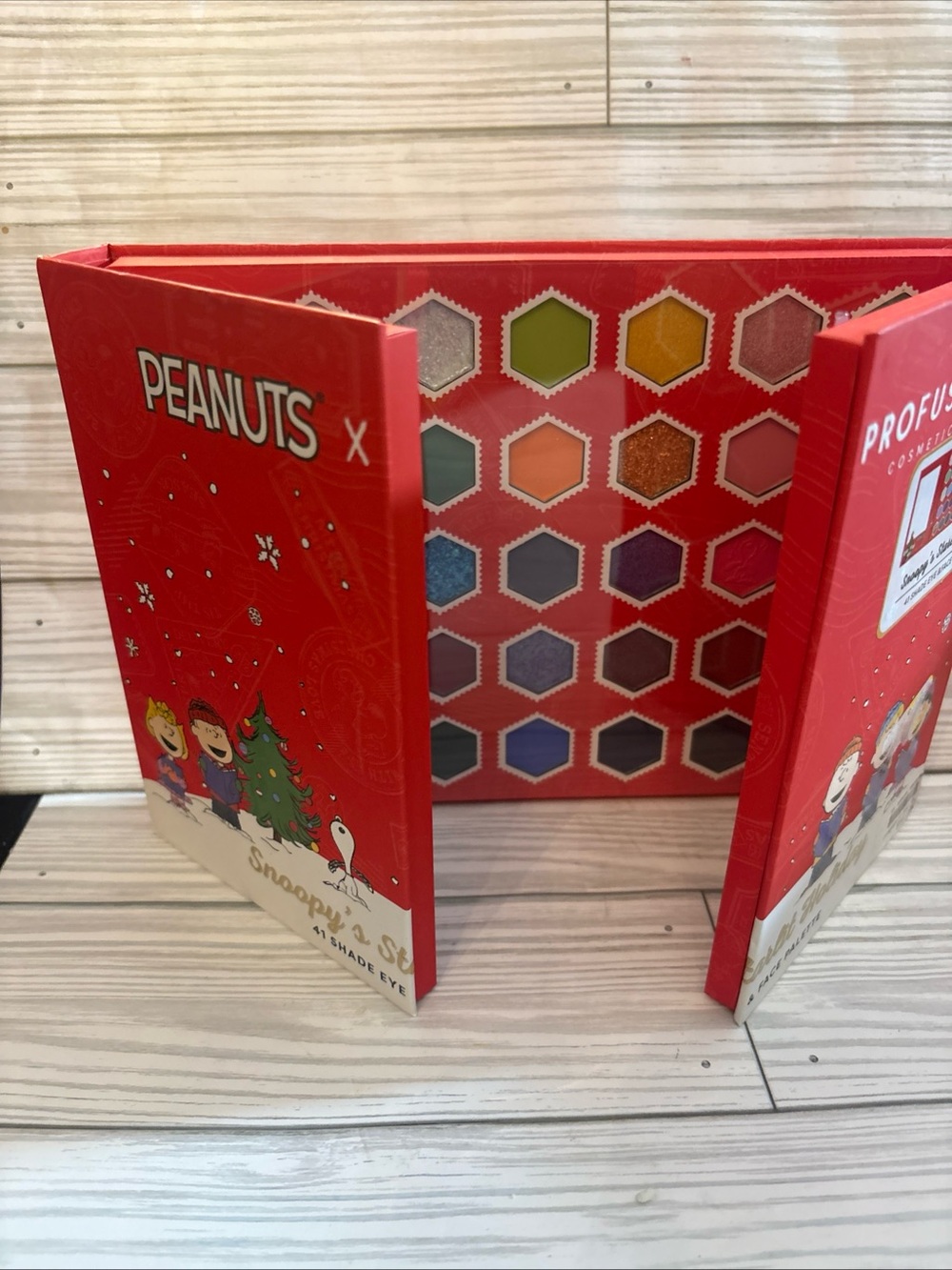 Peanuts Red Holiday Eyeshadow Collection with Multi-Color Pans
